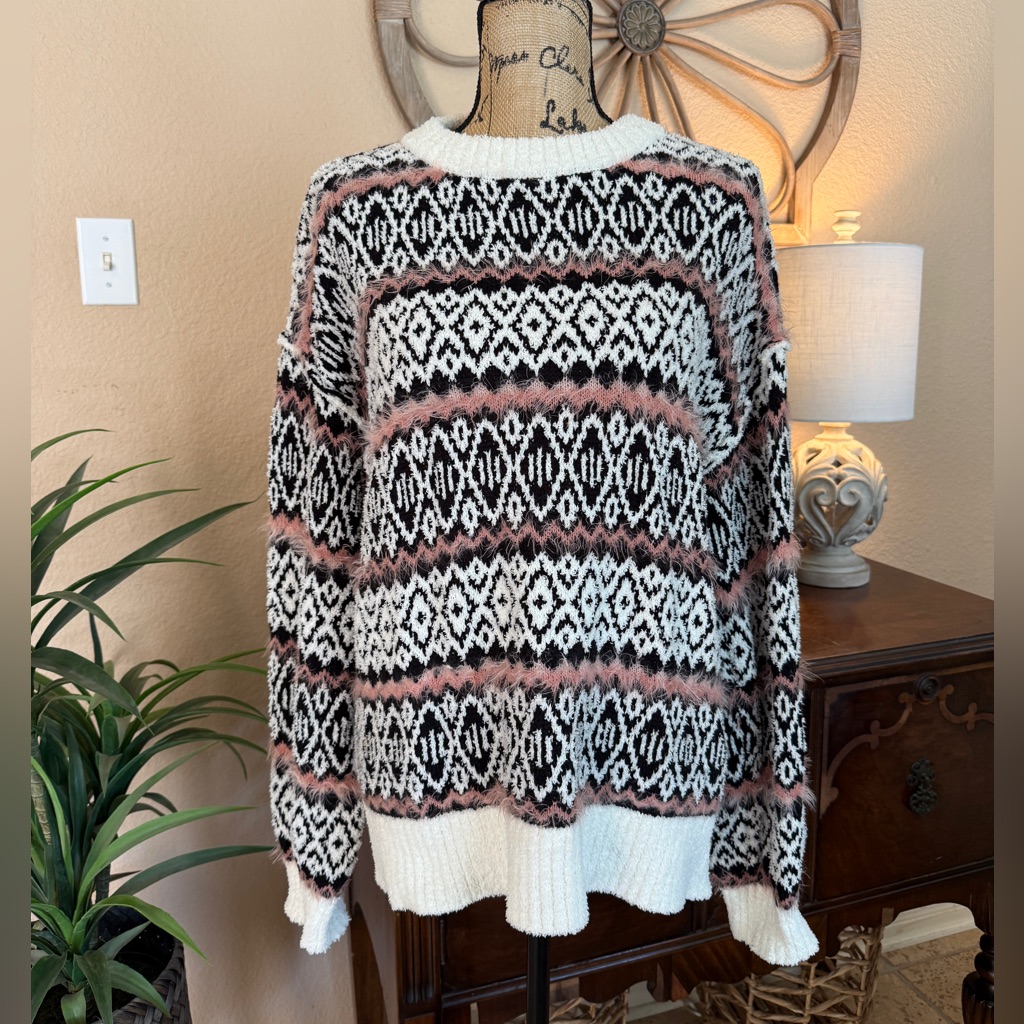 Arizona Women's Black And White Chenille Patterned Sweater